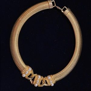 RJ8) Vintage Gold & Pearl Chunky Necklace 18-19”